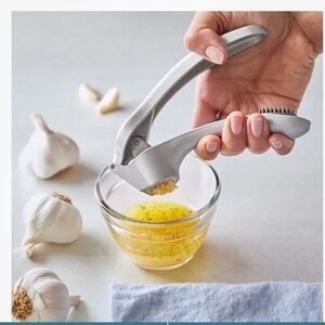 Pampered Chef Garlic Press #2576 New